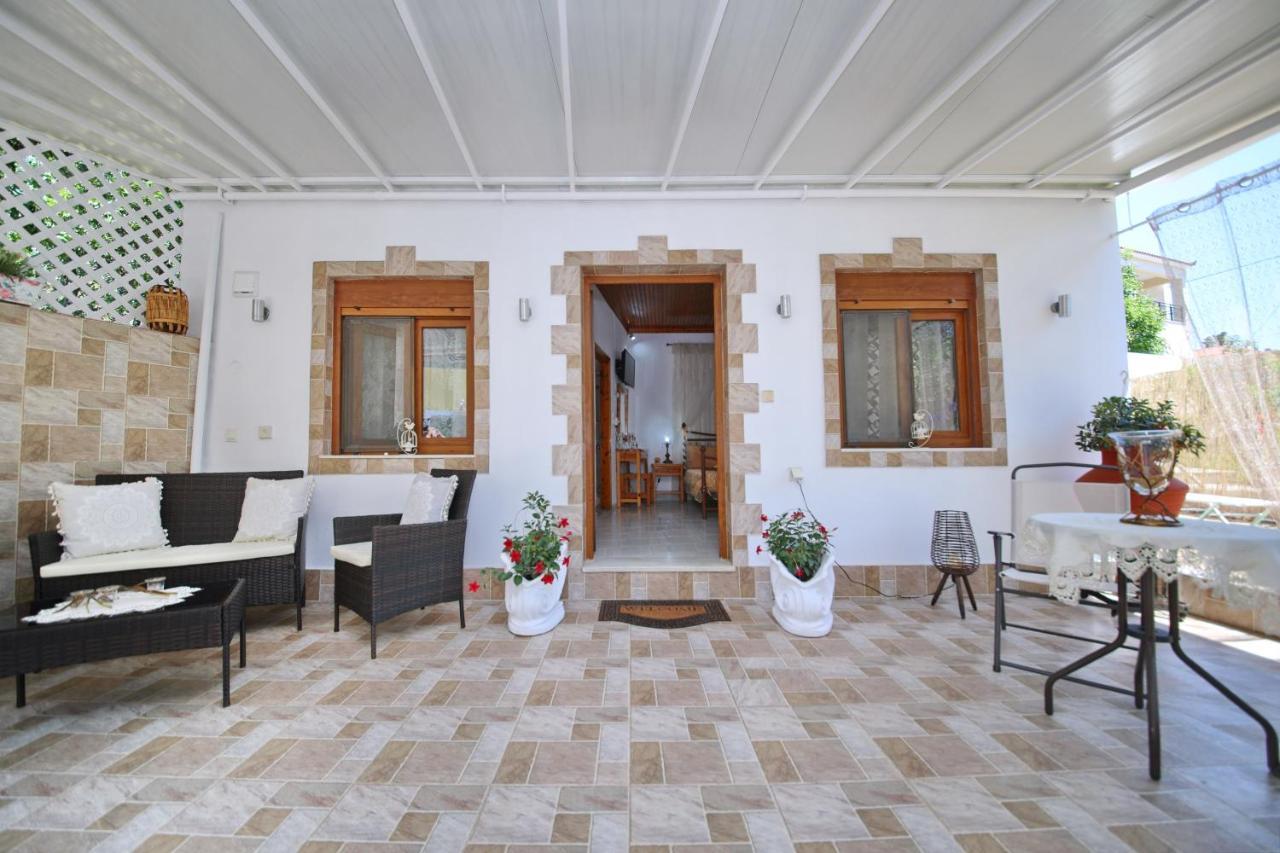Vasia'S Small Villa Skopelos Town Exterior photo