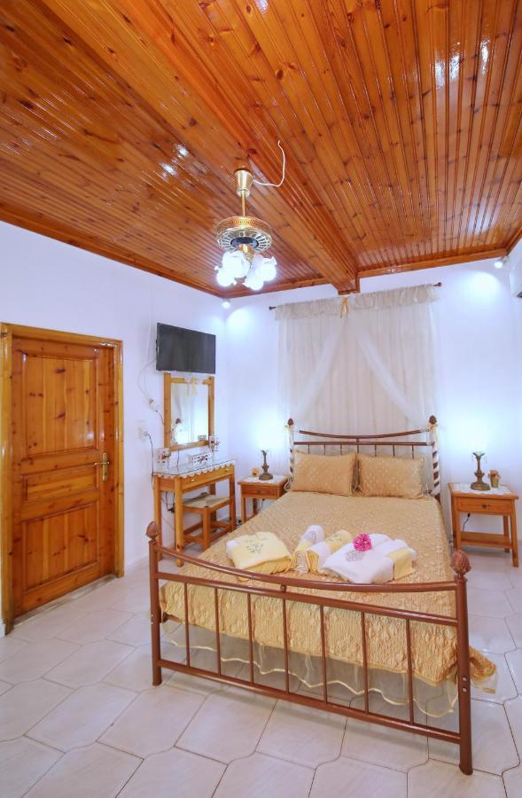Vasia'S Small Villa Skopelos Town Exterior photo